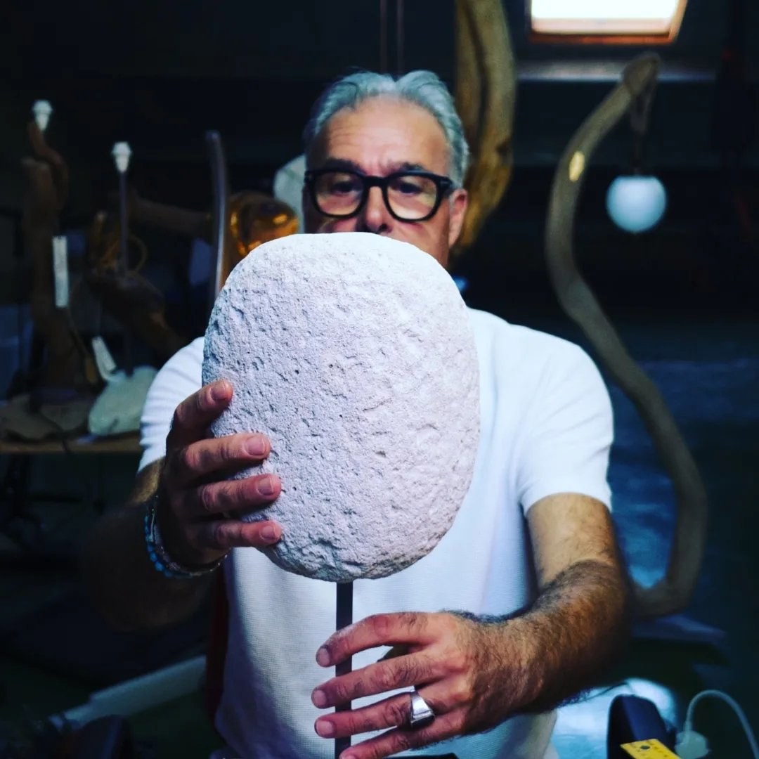 Maurizio Russo nel suo studio